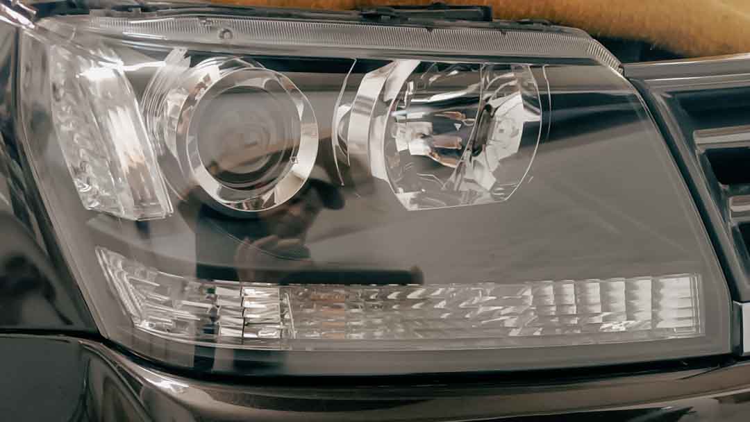 Scheinwerfer polieren